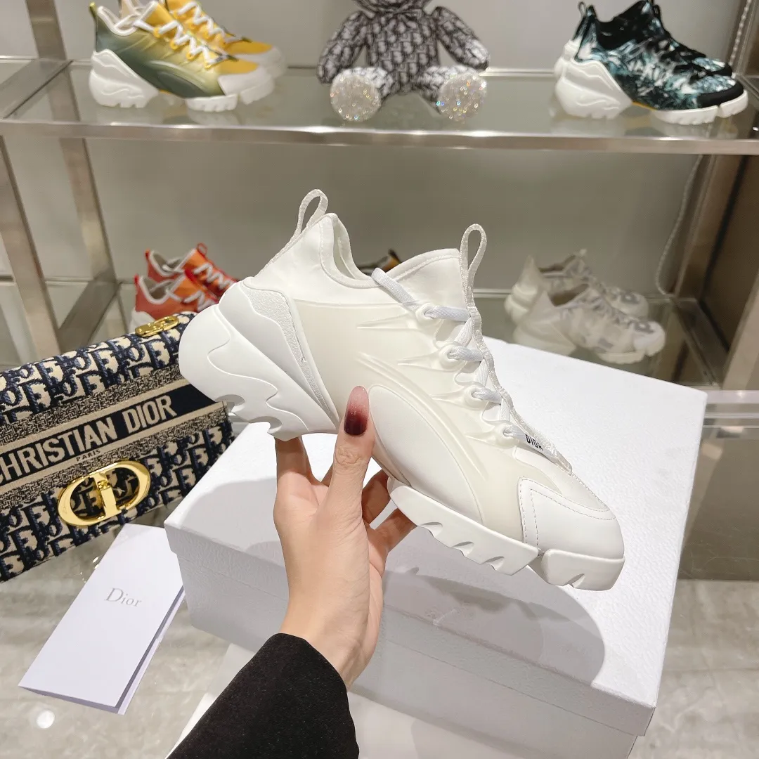 👟👟Ex-factory price👟👟Ex-factory price 460👟👟 Dior sports dad shoes, your ideal high-end quality customization, a new product created by Crusie “J’ADI*R” at the first major show of Paris Fashion Week‼ ️Molded from the original board, all details are welcome to be appraised and compared 🔥 Upper: Original imported customized Lycra surface with soft silk cowhide Inner: soft, comfortable and breathable Foot pads: cowhide injection molded feet, original molded color matching Logo webbing Original molded 3D film combination Original molded anti-slip combination outsole! Original packaging consistent! Number of yards: 35-41 yards (custom-made sizes 41 are non-refundable)